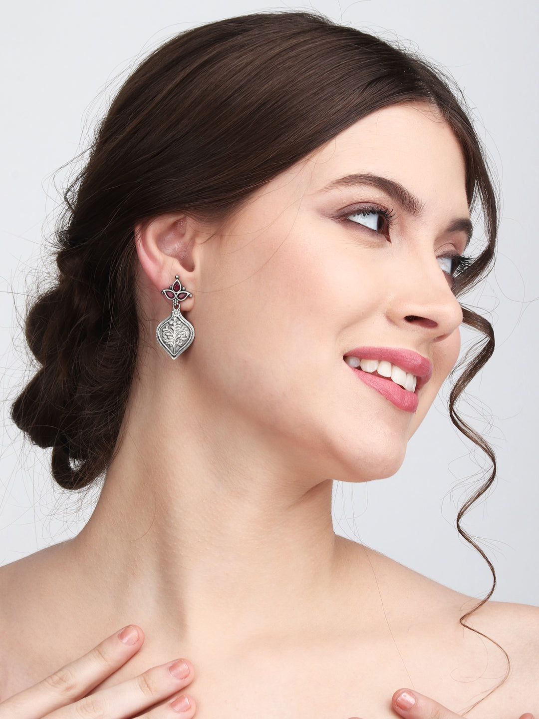 Leaf inspired drop earring